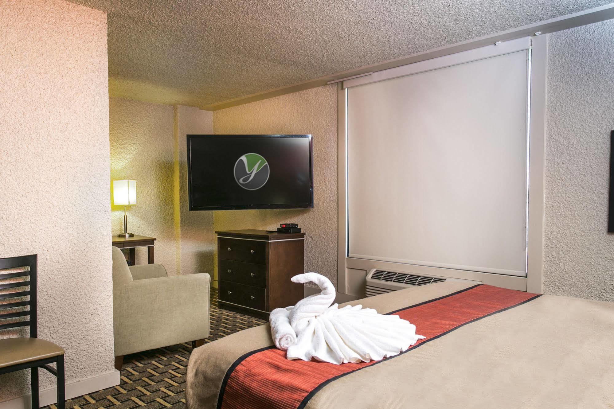 Ramada By Wyndham Edmonton Yellowhead Nw Kültér fotó