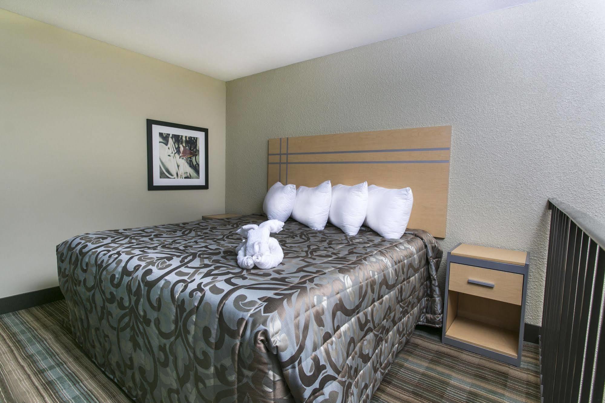 Ramada By Wyndham Edmonton Yellowhead Nw Kültér fotó