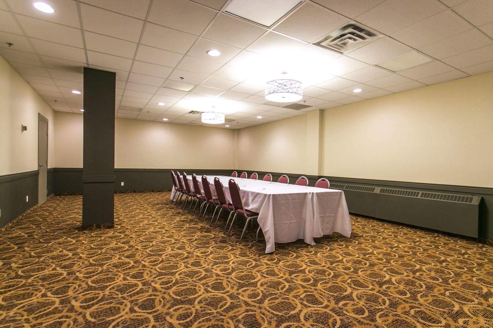Ramada By Wyndham Edmonton Yellowhead Nw Kültér fotó